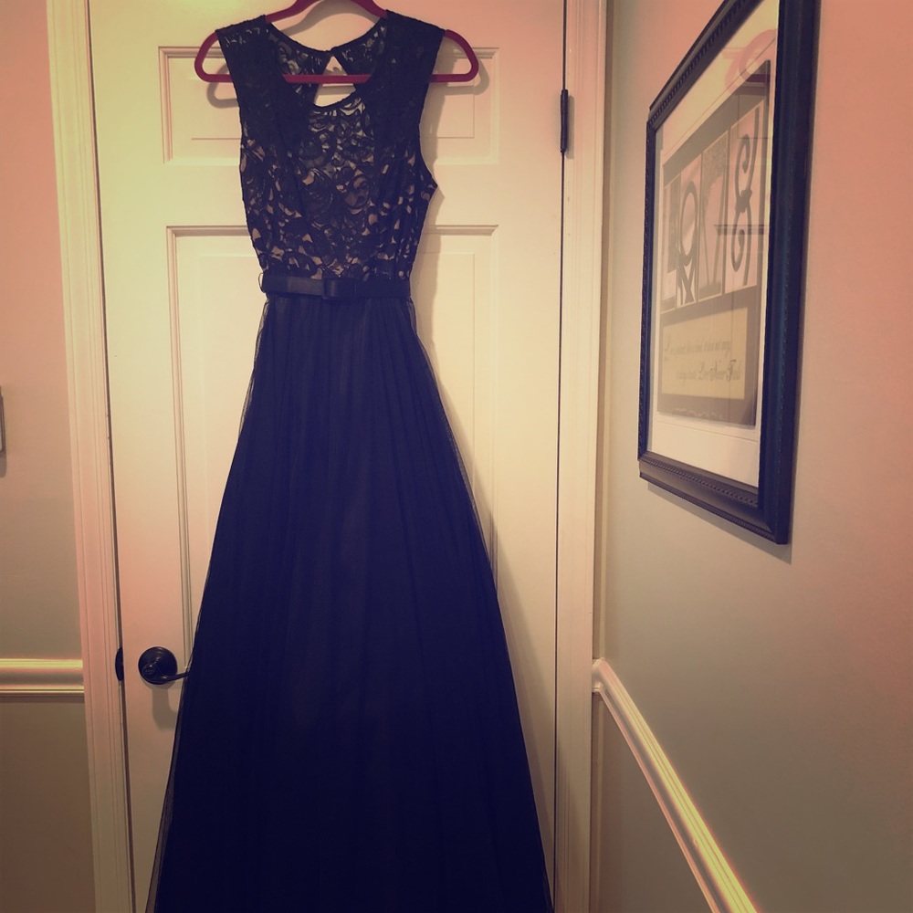 *FINAL PRICE DROP* Xscape Black gown size 6